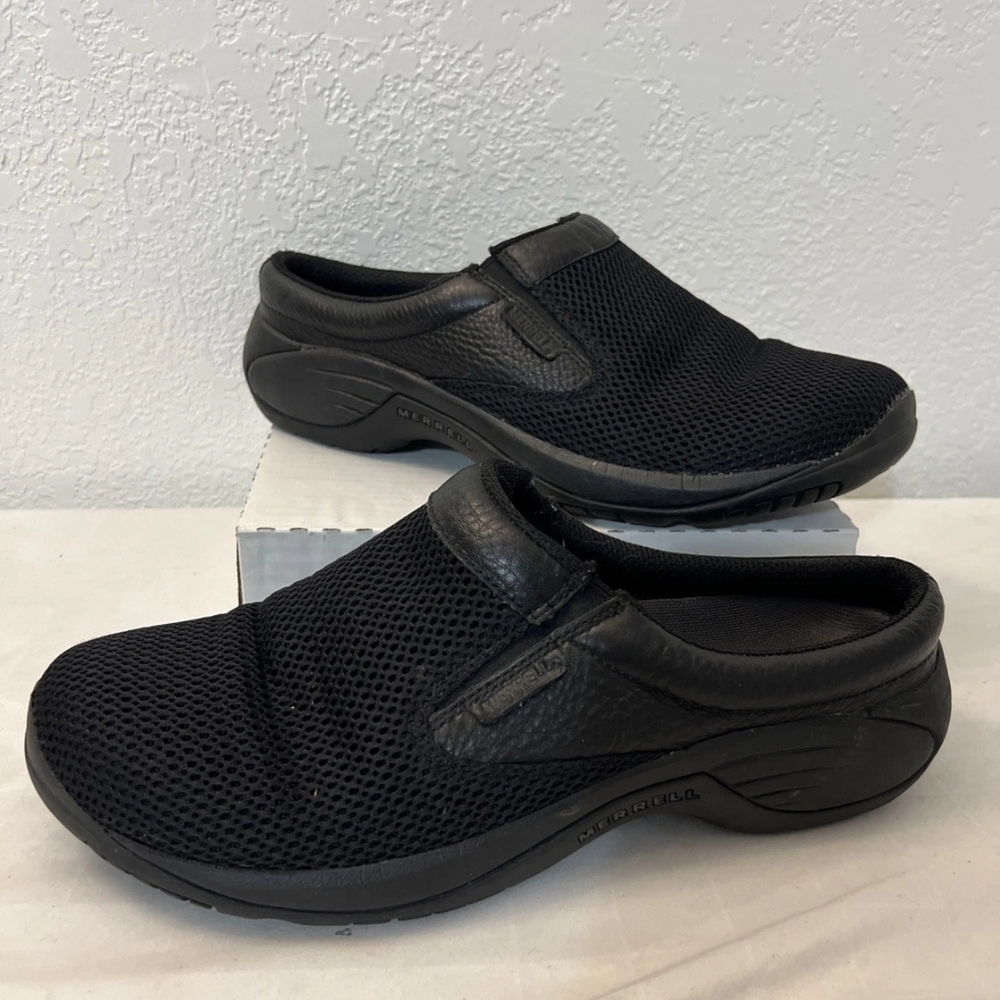 MERRELL Black Slip-On Mesh Clogs